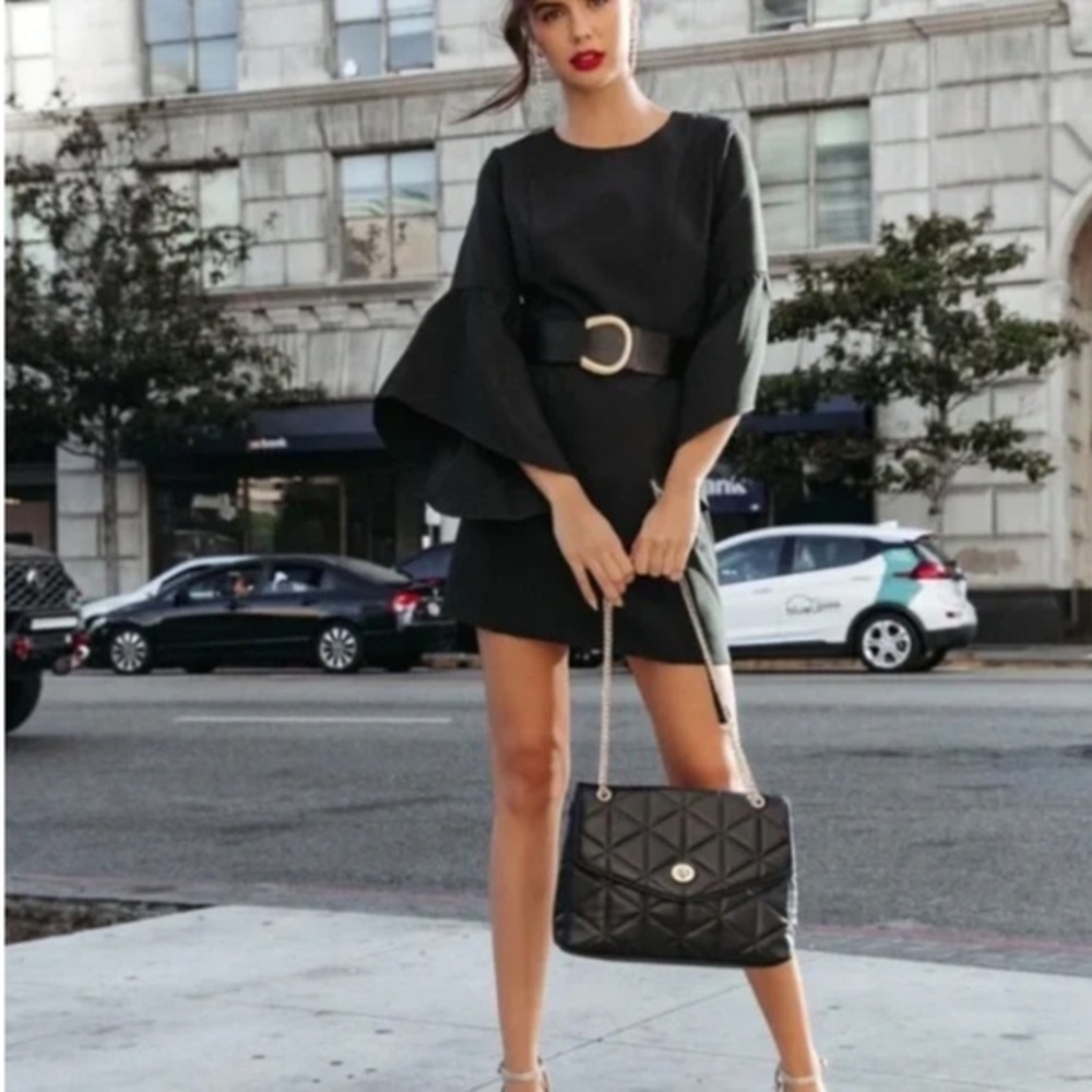 Vici Size Extra Small Black Bell Sleeve Dress